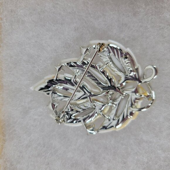 Vintage Classic Elegant Sophisticated White Enamel Rhinestones Leaf Brooch Pin - Picture 2 of 6